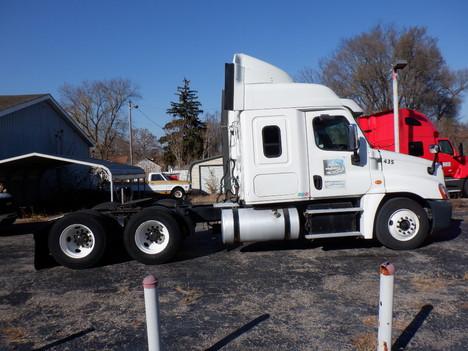 2016 FREIGHTLINER CASCADIA SLEEPER