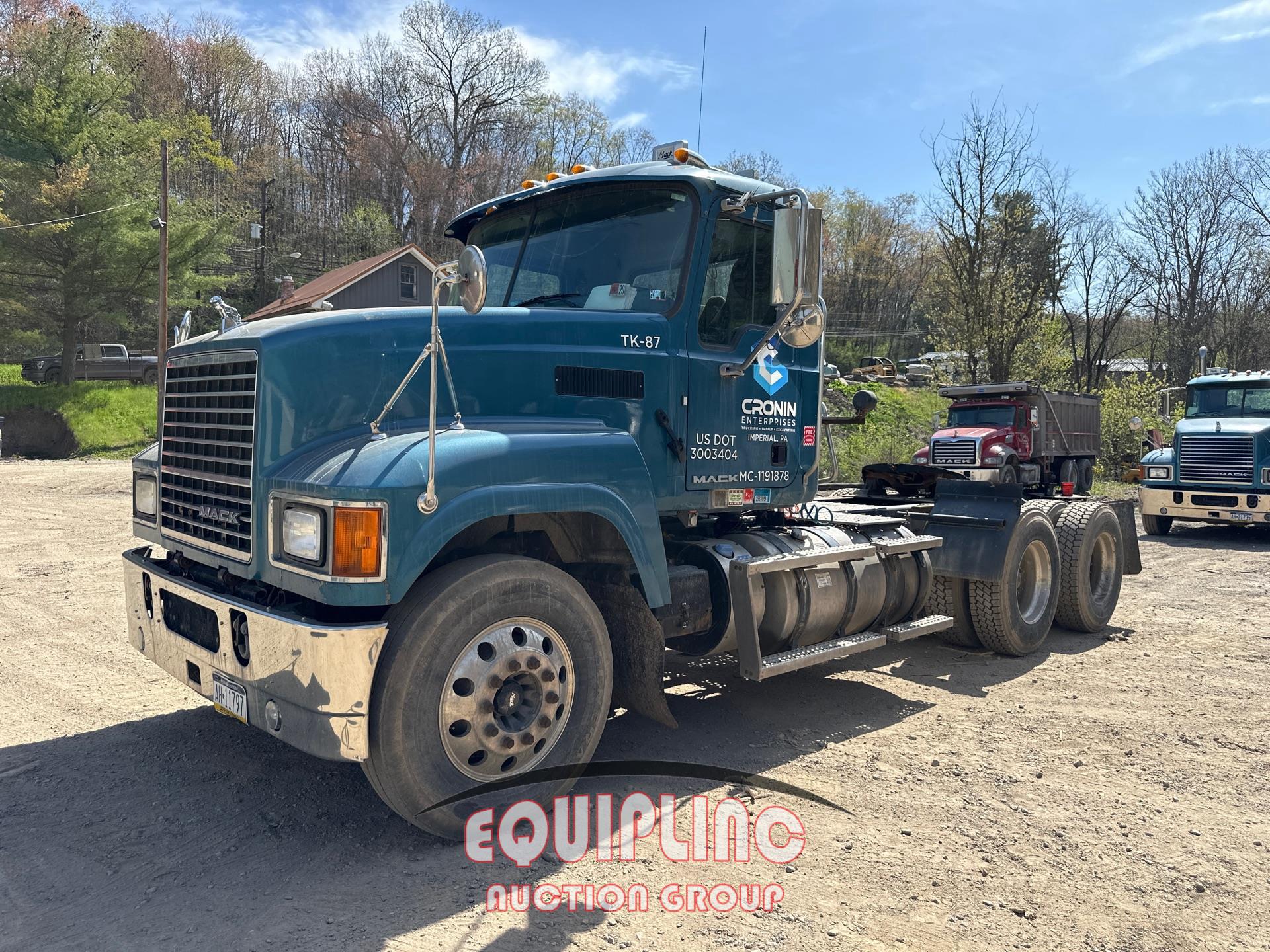 2016 MACK CHU613 PINNACLE DAYCAB