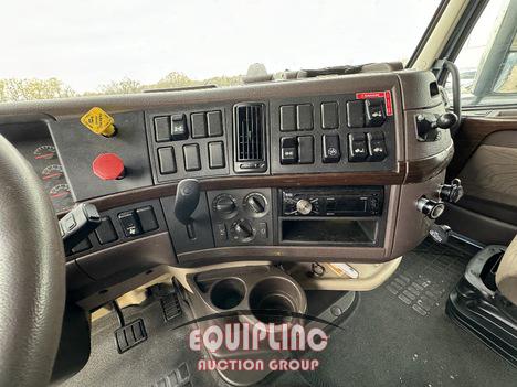 2017 VOLVO VNL670 TANDEM AXLE SLEEPER