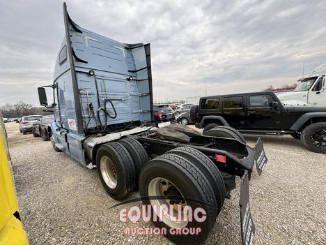 2017 VOLVO VNL670 TANDEM AXLE SLEEPER