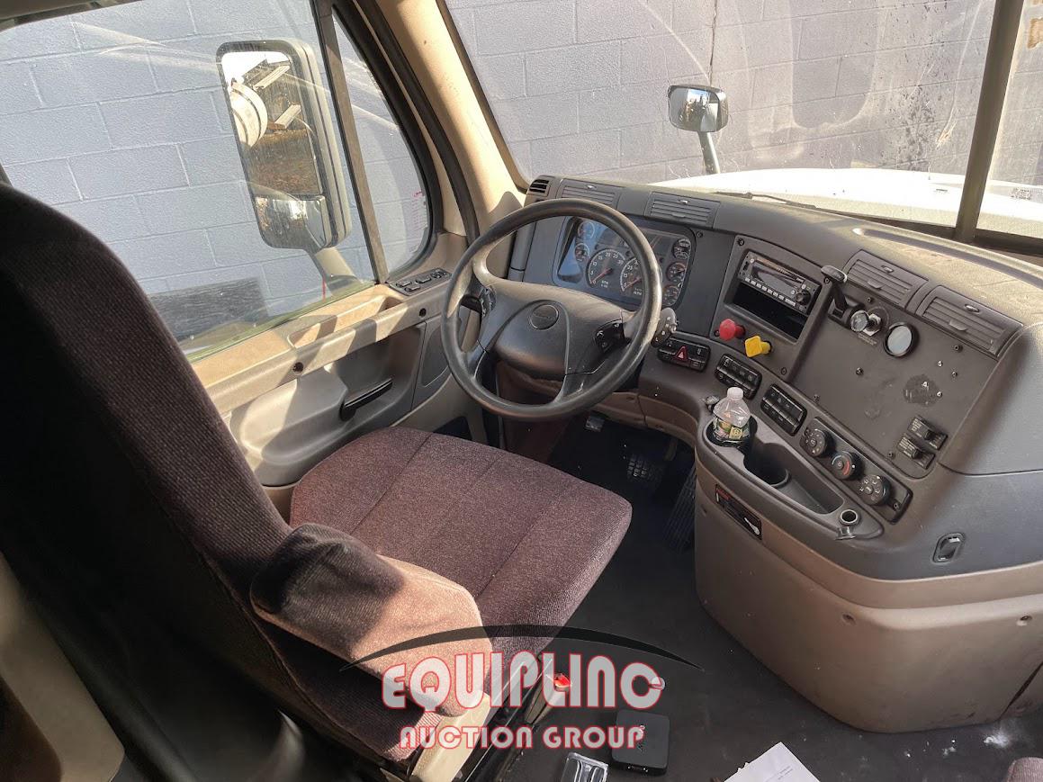 2016 FREIGHTLINER CASCADIA SLEEPER