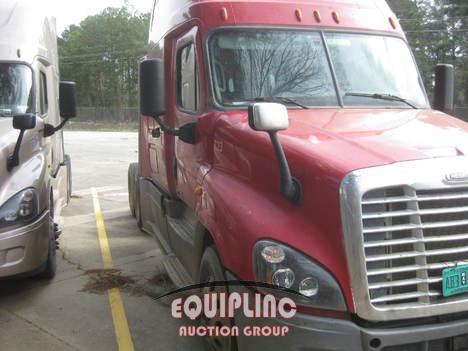 2017 FREIGHTLINER PX125064S TANDEM AXLE SLEEPER