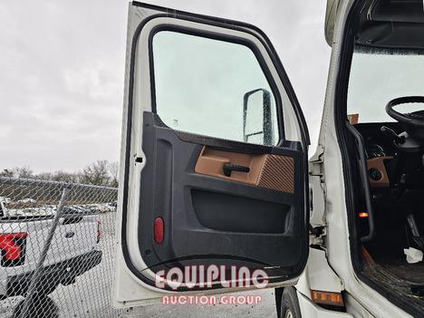 2018 FREIGHTLINER PT126SLP TANDEM AXLE SLEEPER