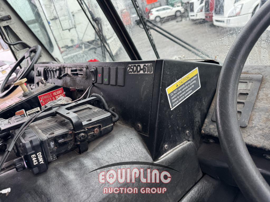 2012 Mack LEU613 REFUSE TRUCK