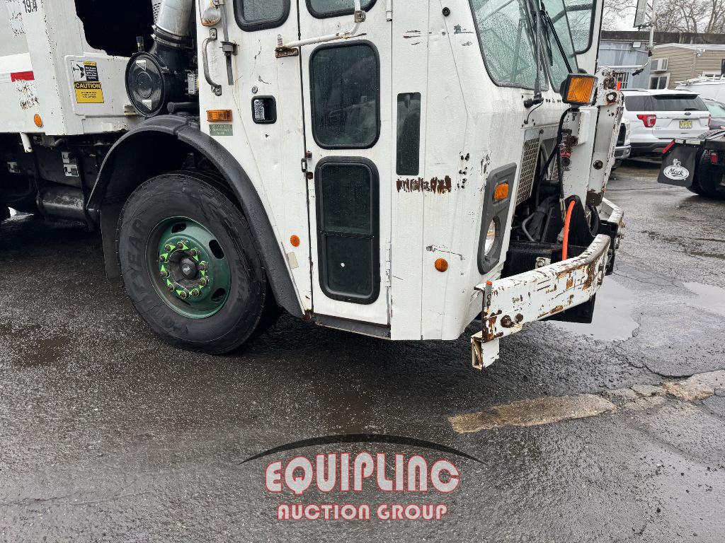 2012 Mack LEU613 REFUSE TRUCK