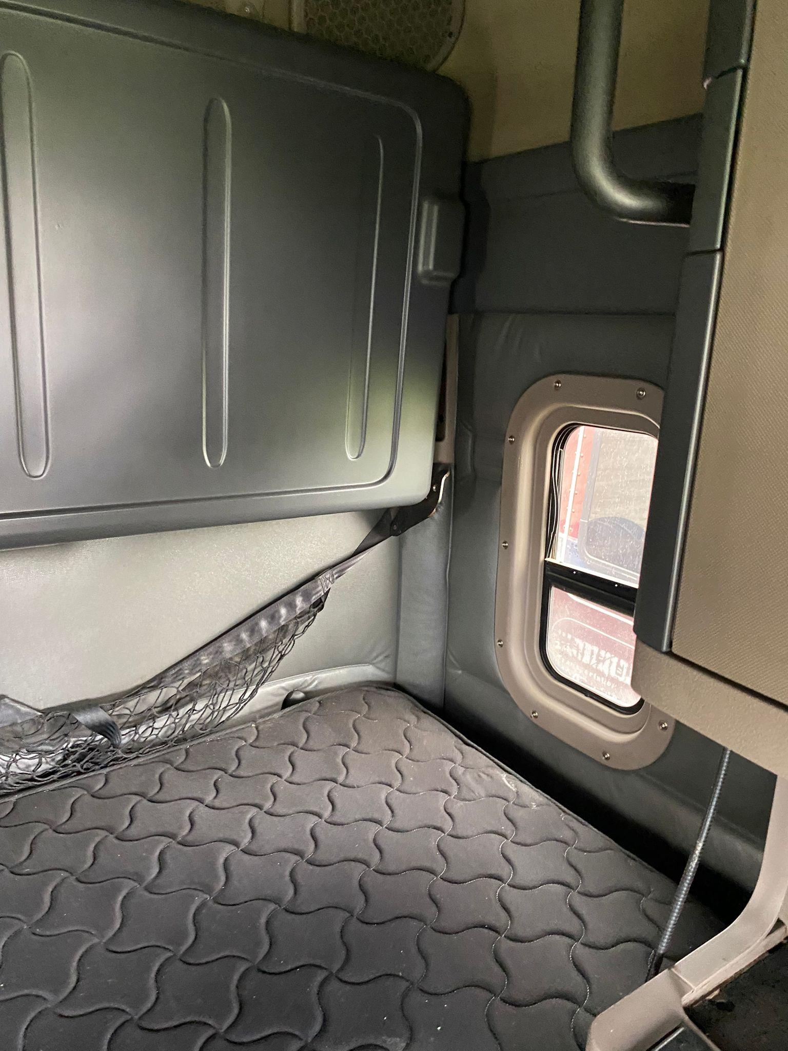 2014 FREIGHTLINER CASCADIA SLEEPER