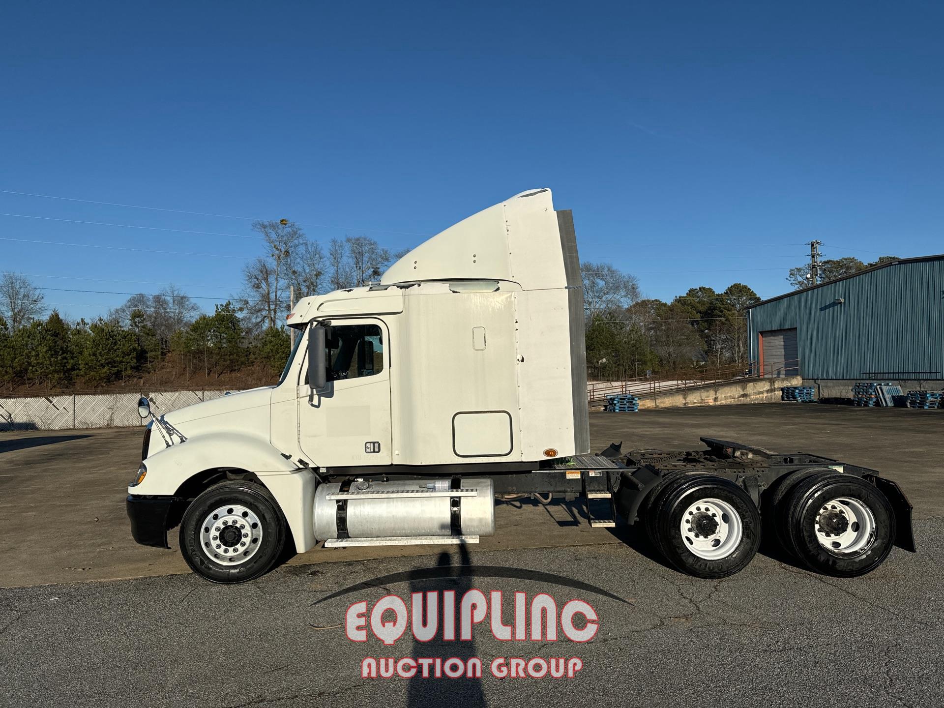 2007 FREIGHTLINER CL120 TANDEM AXLE MID ROOF SLEEPER