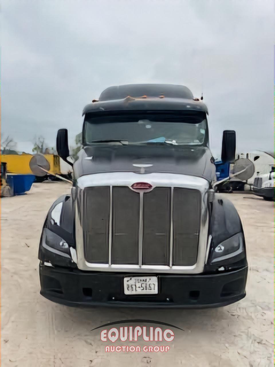 2012 PETERBILT 587 TANDEM AXLE SLEEPER