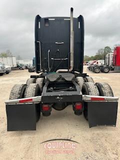 2012 PETERBILT 587 TANDEM AXLE SLEEPER