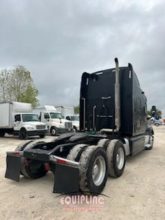 2012 PETERBILT 587 TANDEM AXLE SLEEPER