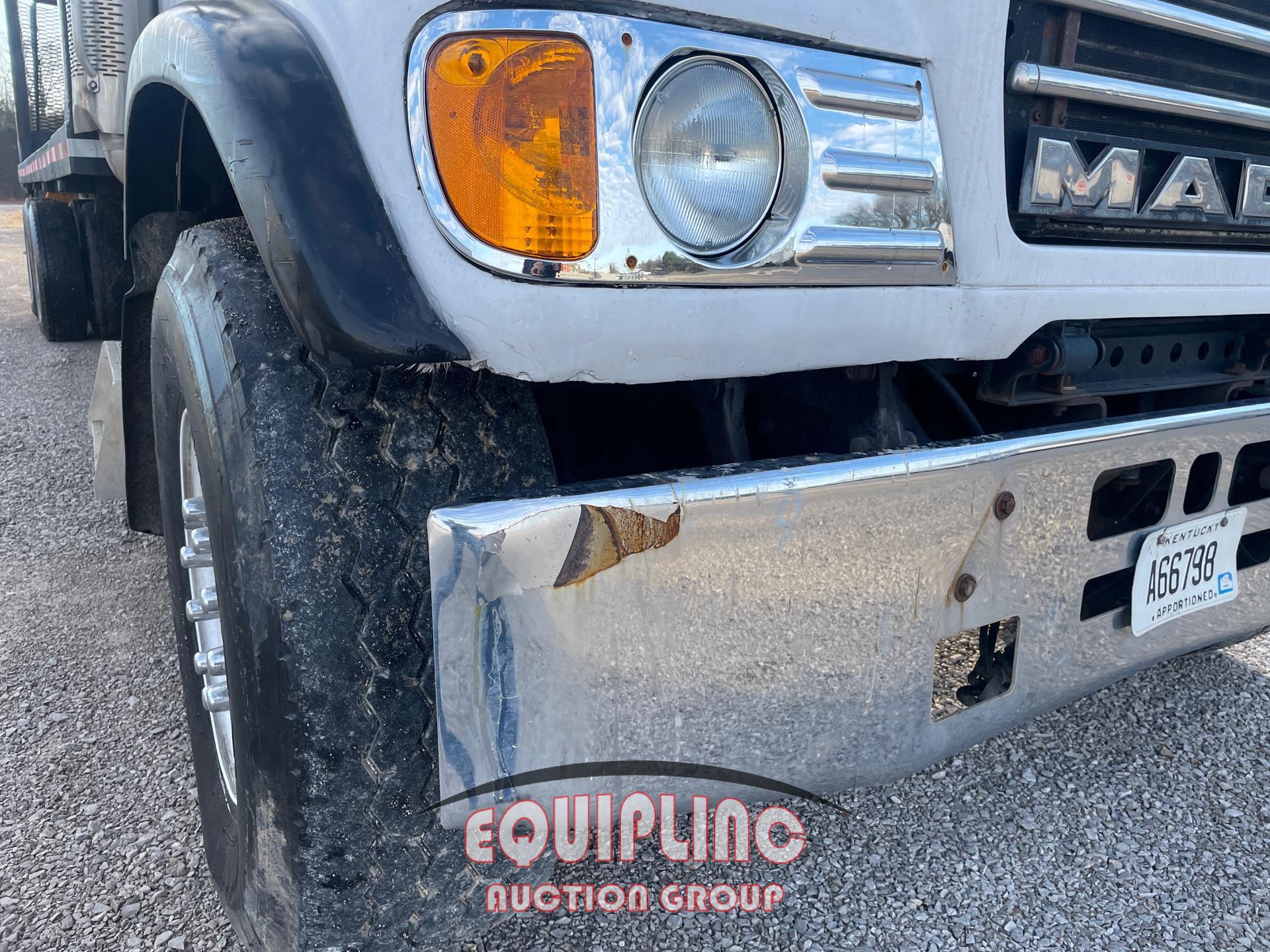 2004 Mack GRANITE GU713
