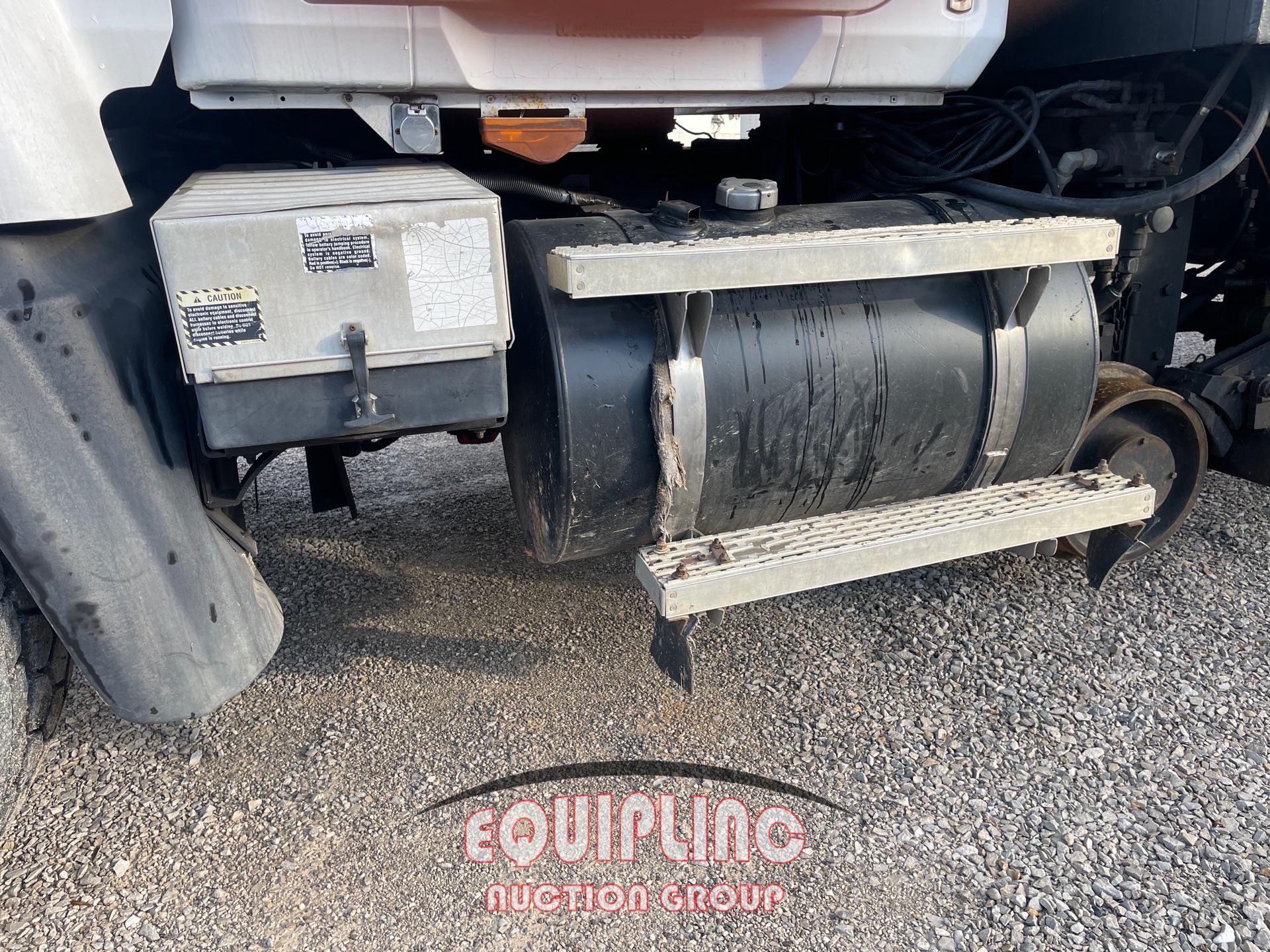 2004 Mack GRANITE GU713