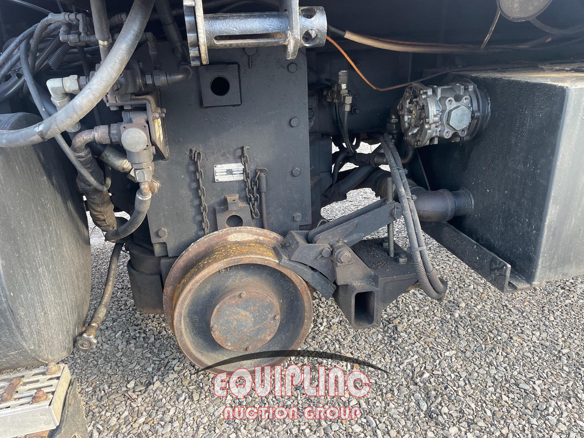 2004 Mack GRANITE GU713