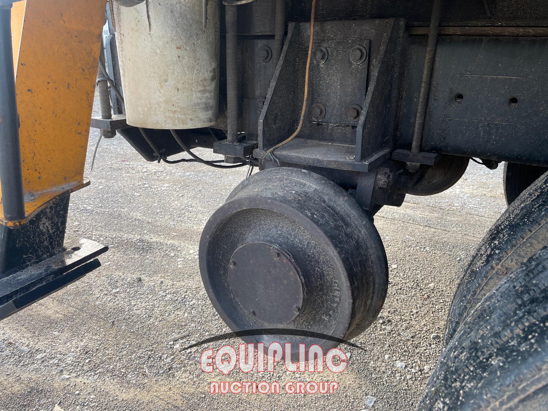 2004 Mack GRANITE GU713
