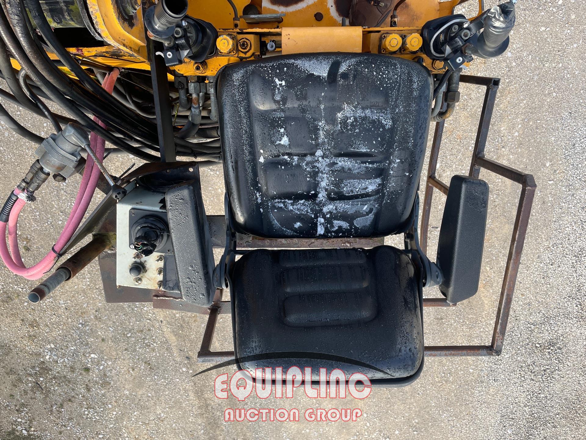 2004 Mack GRANITE GU713