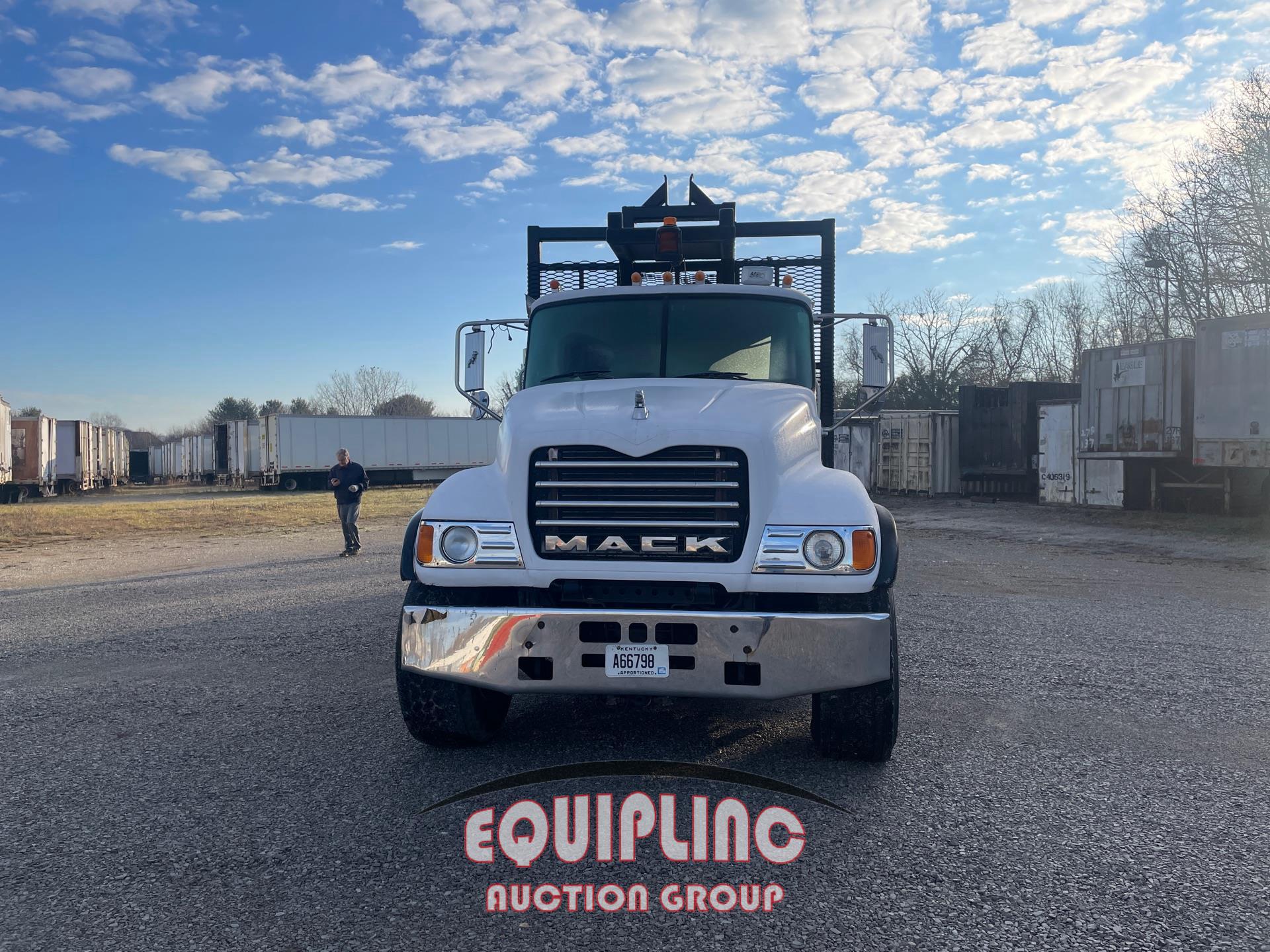 2004 Mack GRANITE GU713