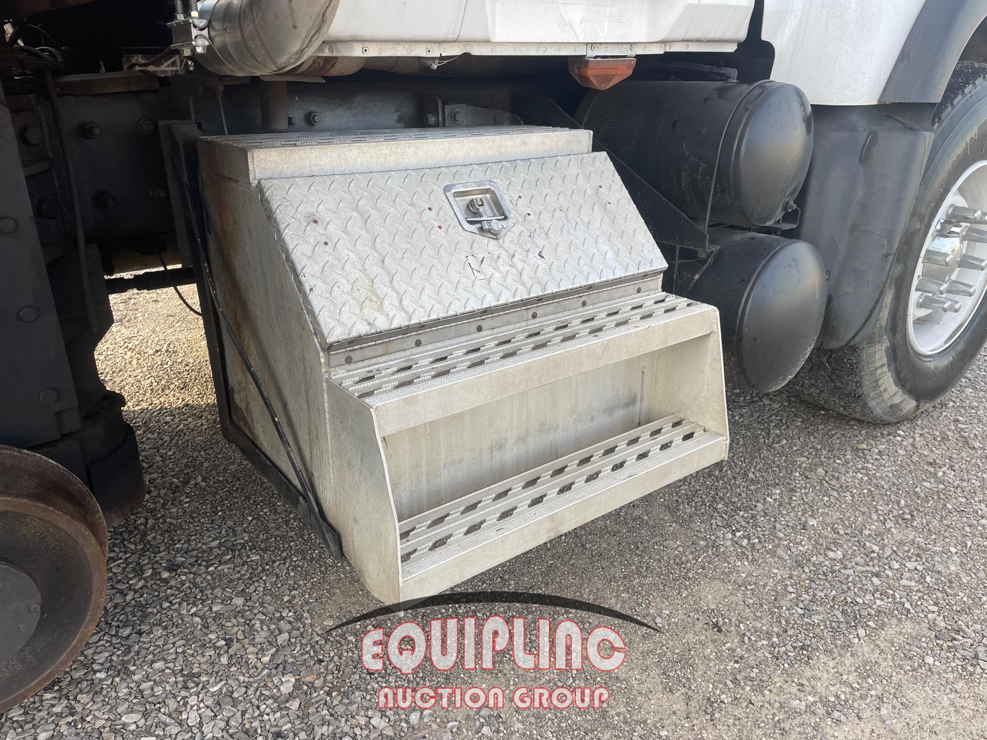 2004 Mack GRANITE GU713