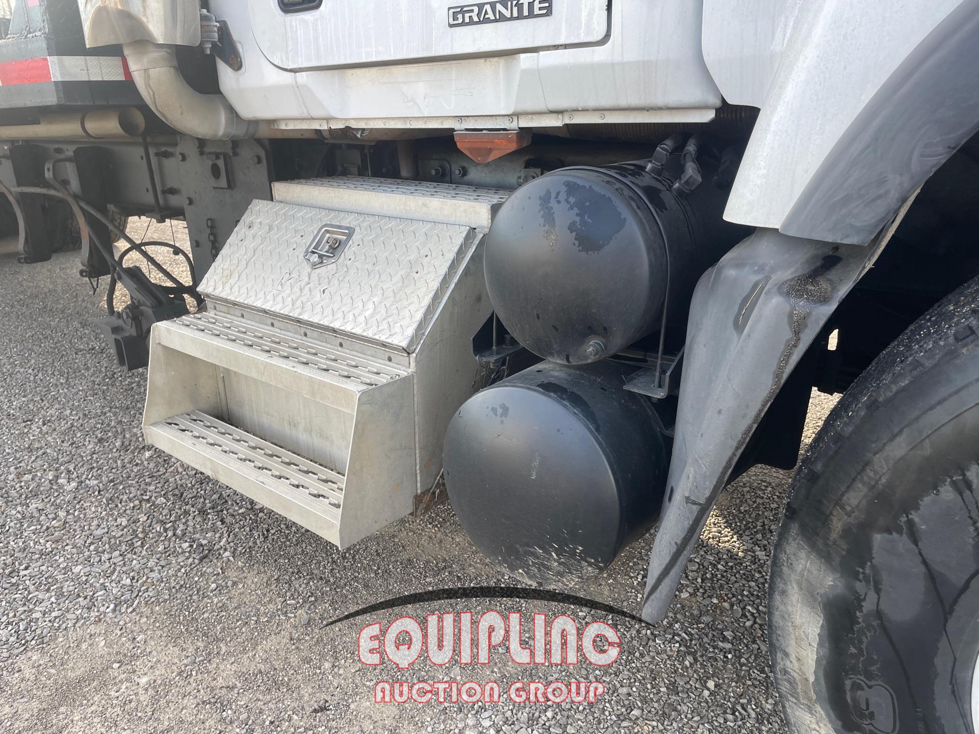 2004 Mack GRANITE GU713