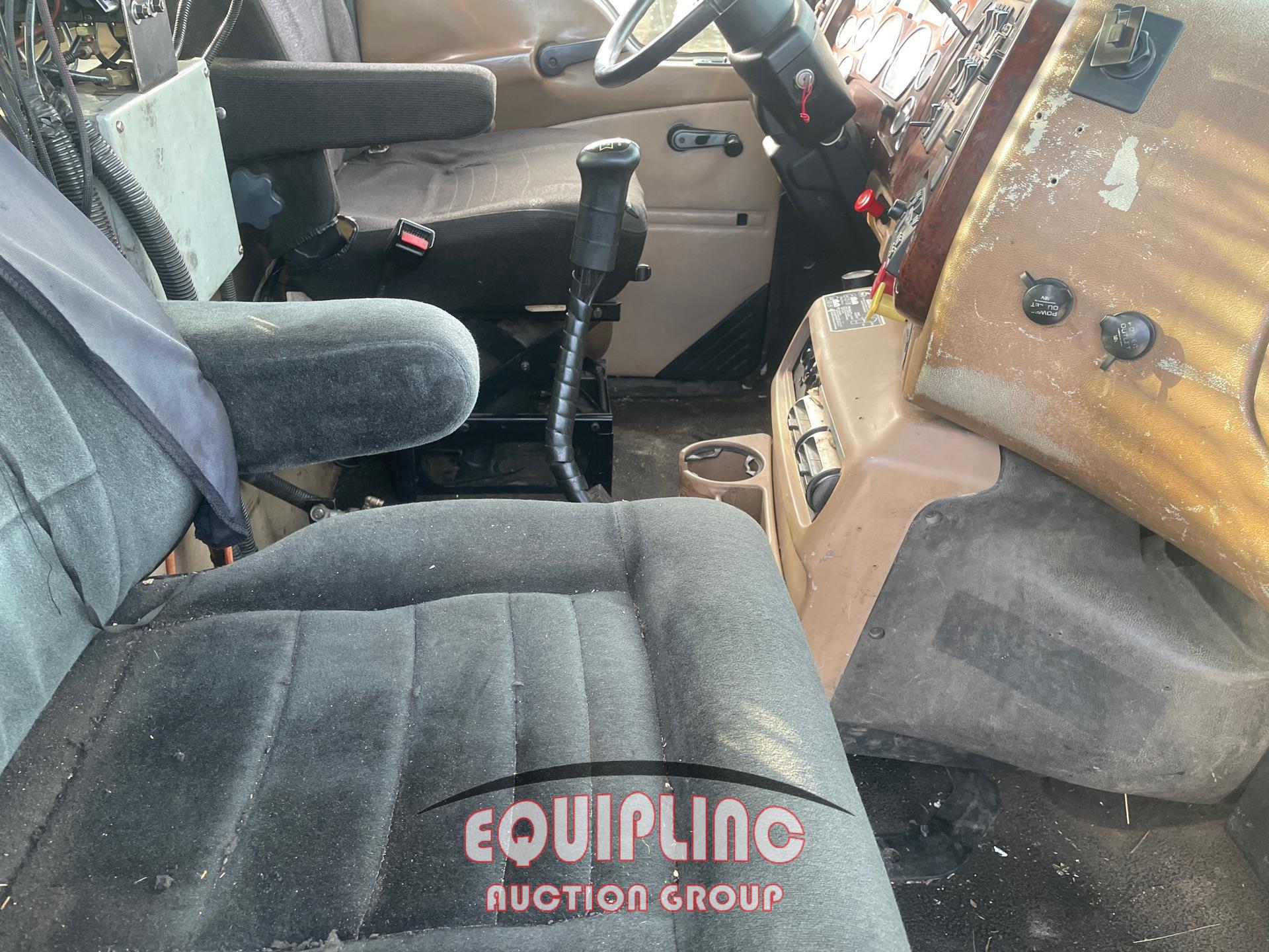 2004 Mack GRANITE GU713