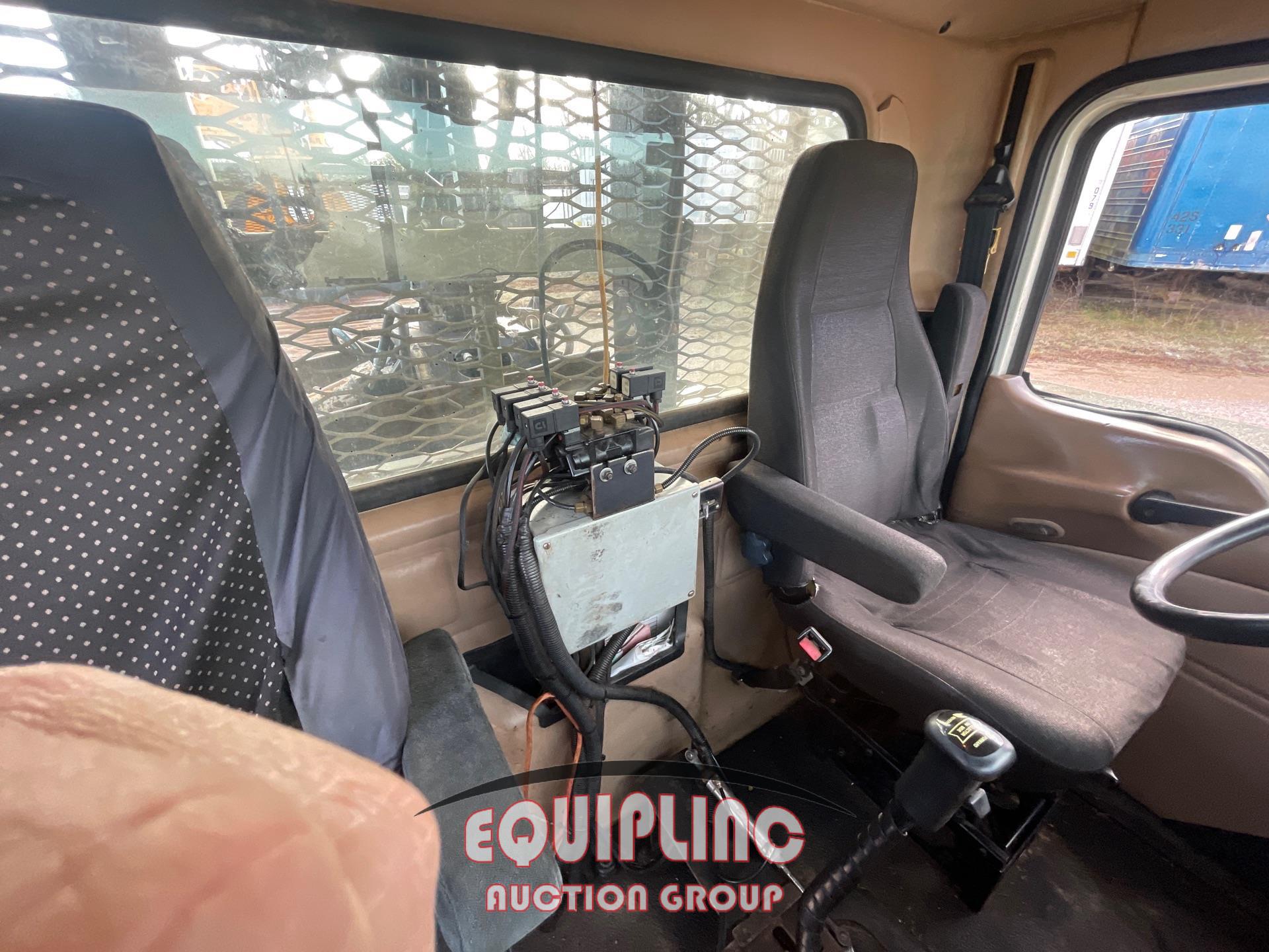 2004 Mack GRANITE GU713