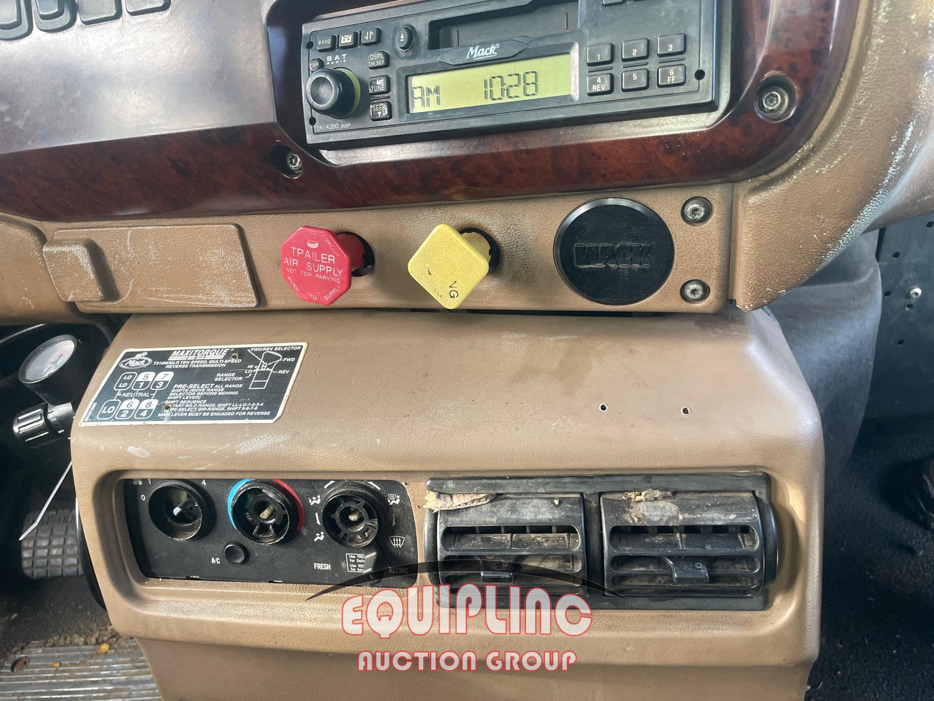 2004 Mack GRANITE GU713
