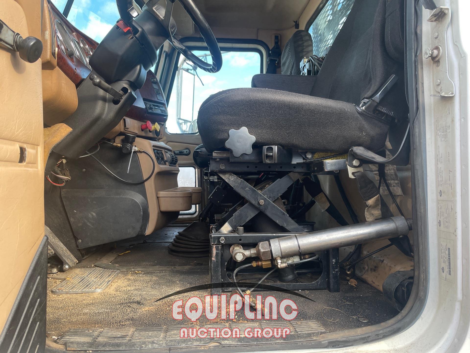 2004 Mack GRANITE GU713