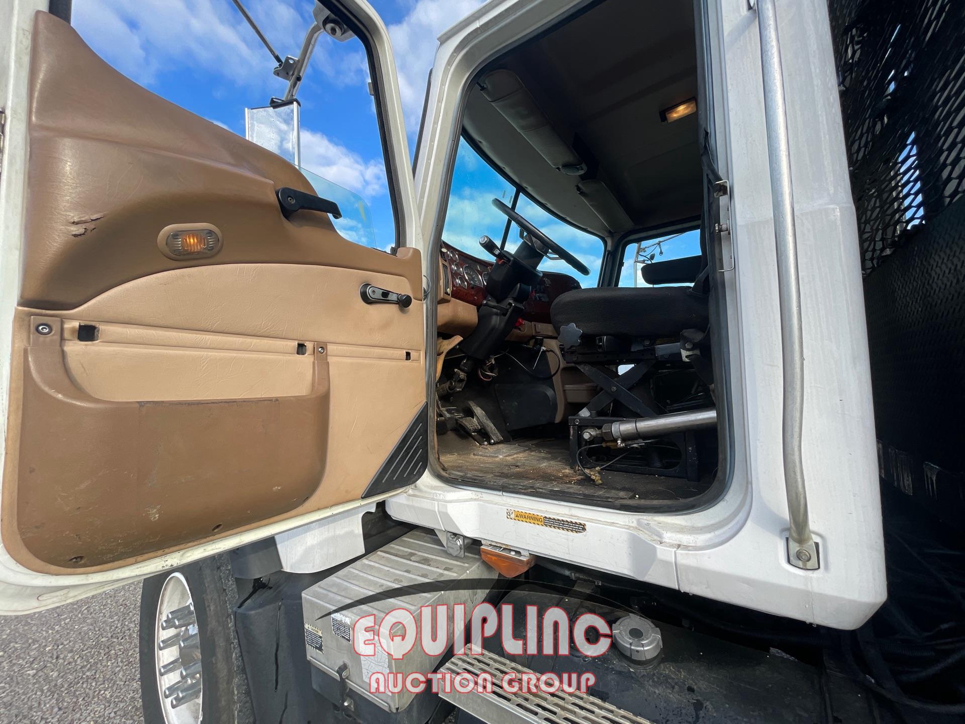 2004 Mack GRANITE GU713