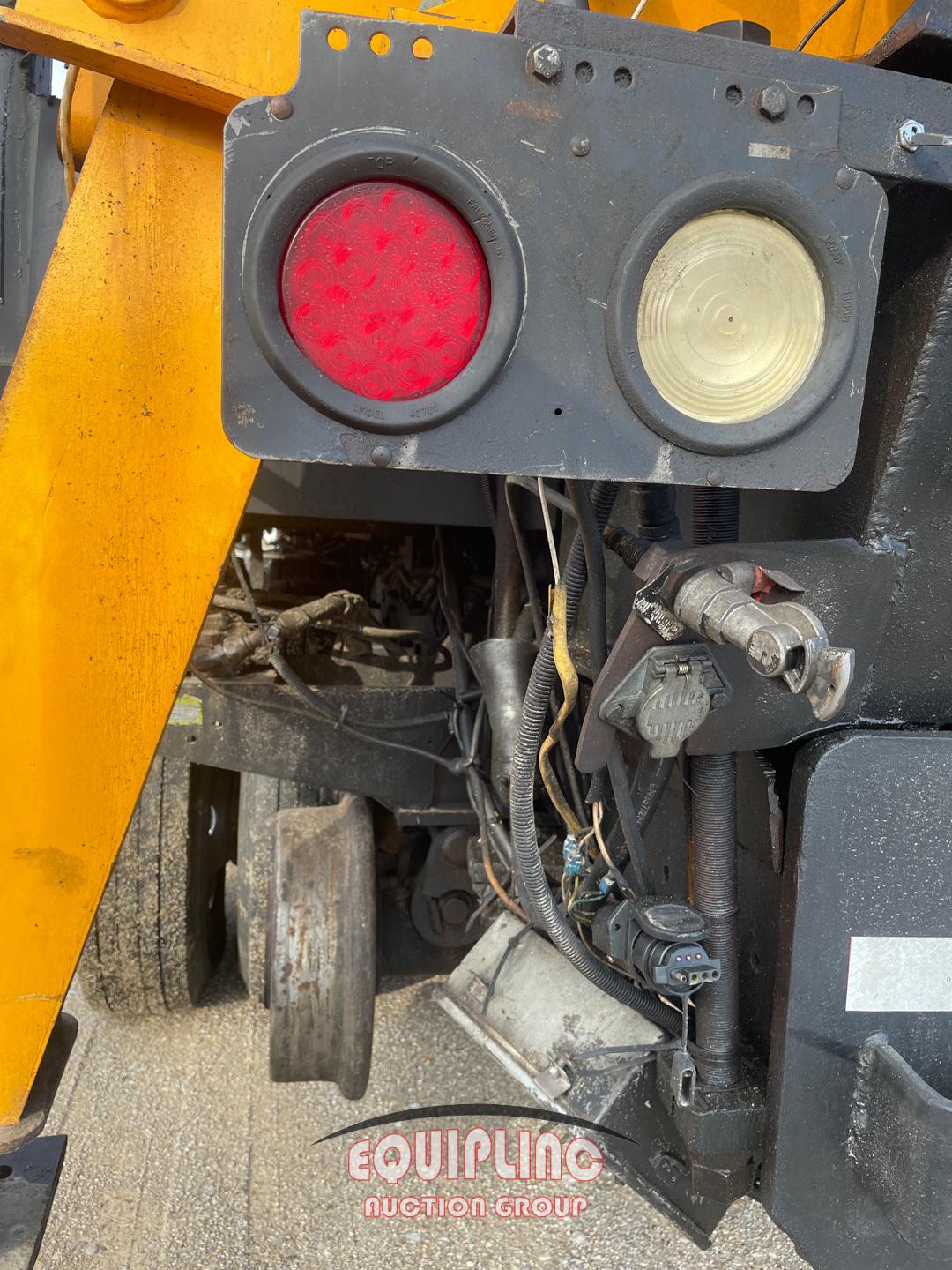 2004 Mack GRANITE GU713