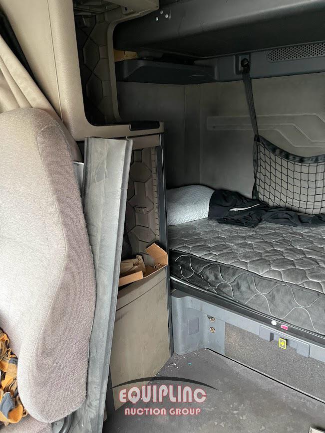 2016 FREIGHTLINER CASCADIA TANDEM AXLE SLEEPER