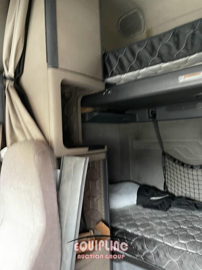 2016 FREIGHTLINER CASCADIA TANDEM AXLE SLEEPER