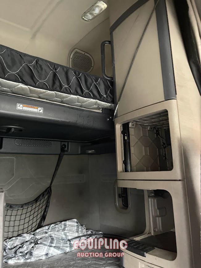 2016 FREIGHTLINER CASCADIA TANDEM AXLE SLEEPER