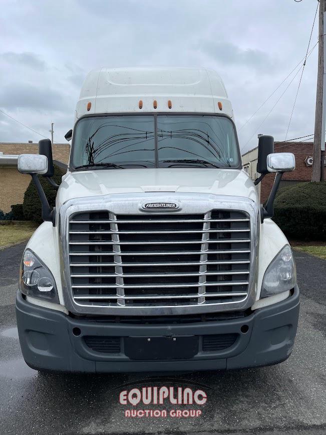2016 FREIGHTLINER CASCADIA TANDEM AXLE SLEEPER