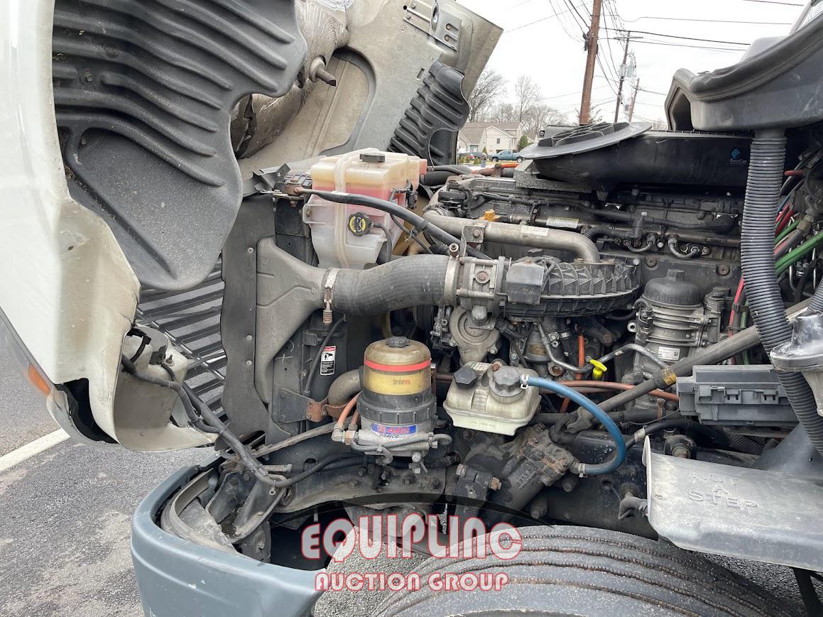 2016 FREIGHTLINER CASCADIA TANDEM AXLE SLEEPER
