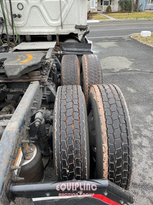 2016 FREIGHTLINER CASCADIA TANDEM AXLE SLEEPER