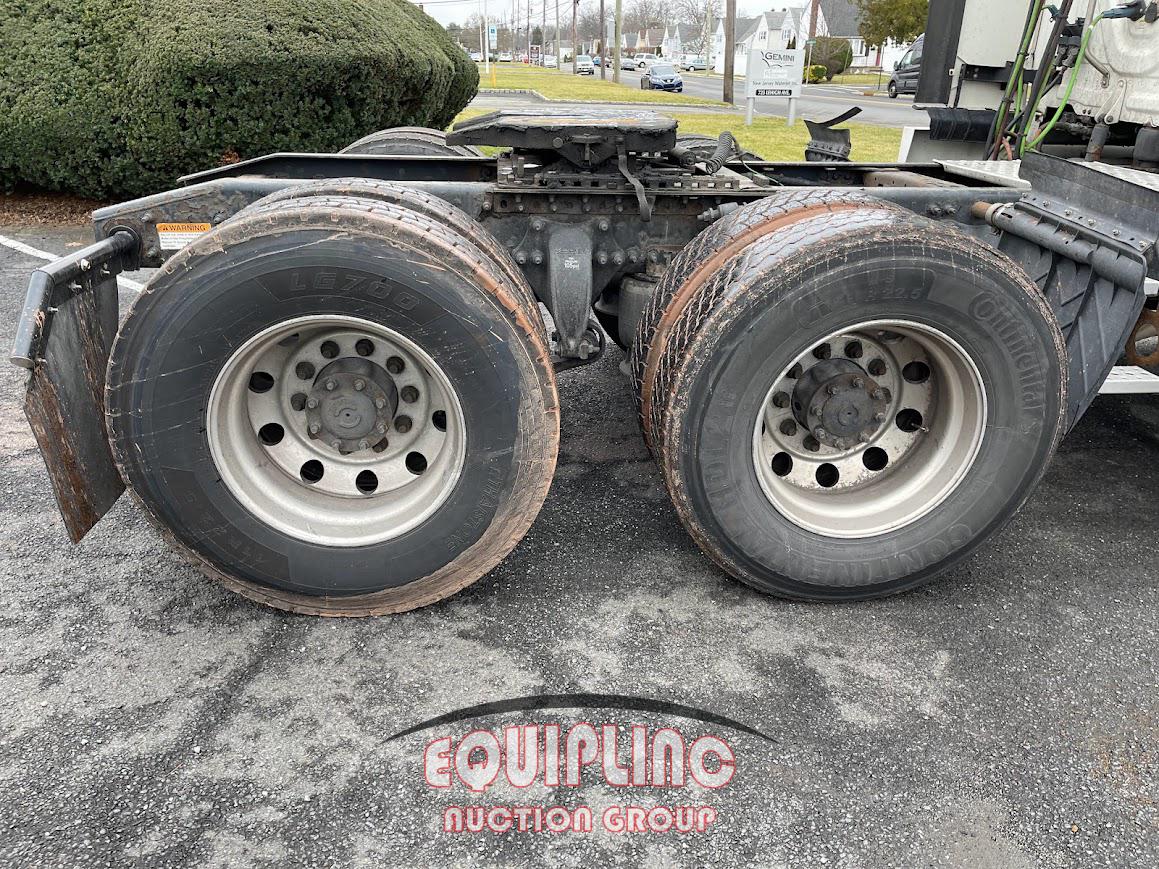 2016 FREIGHTLINER CASCADIA TANDEM AXLE SLEEPER