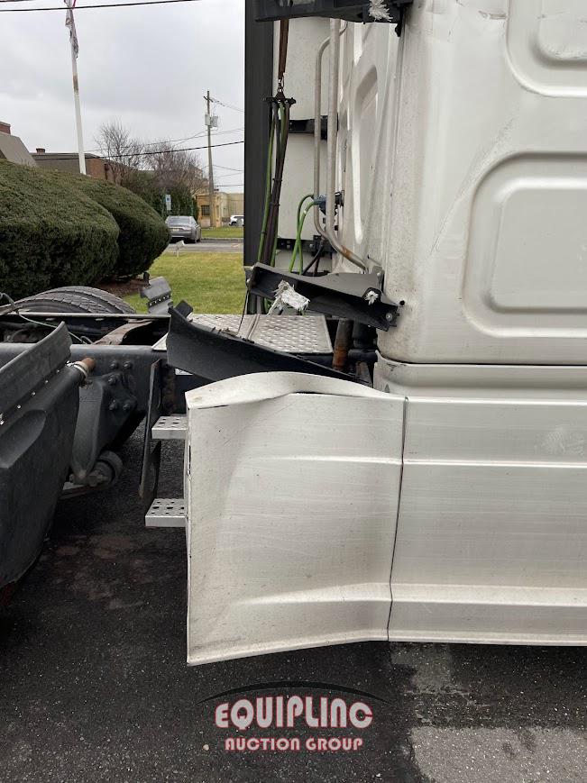 2016 FREIGHTLINER CASCADIA TANDEM AXLE SLEEPER