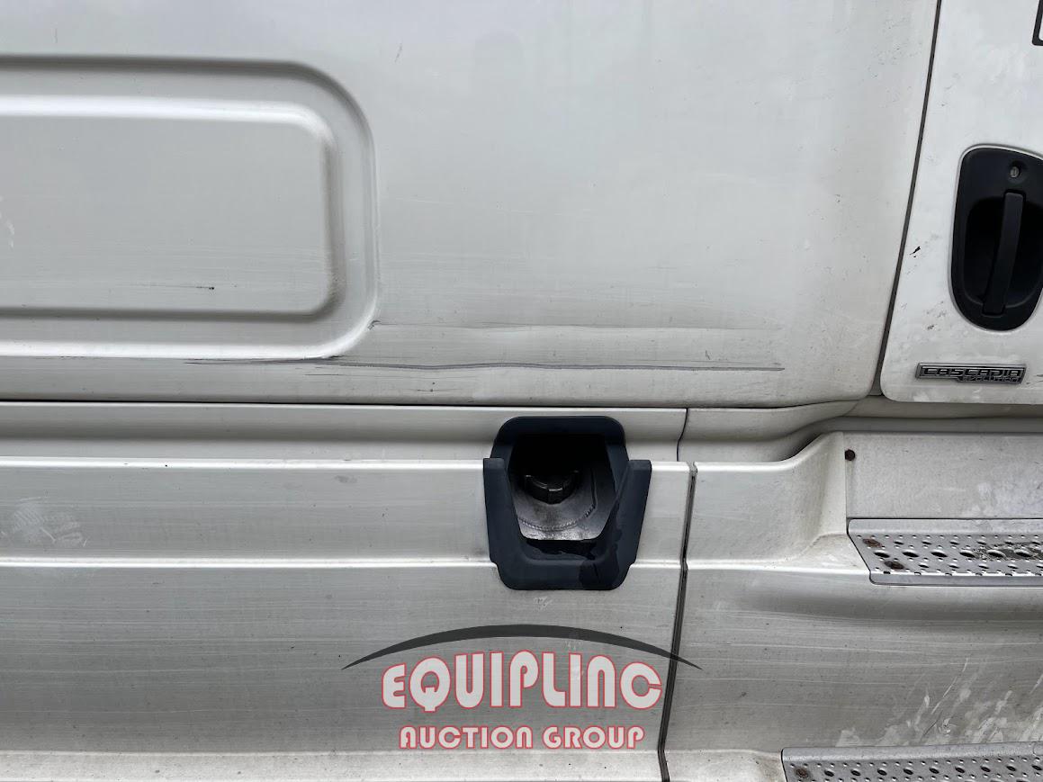 2016 FREIGHTLINER CASCADIA TANDEM AXLE SLEEPER