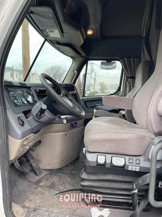2016 FREIGHTLINER CASCADIA TANDEM AXLE SLEEPER
