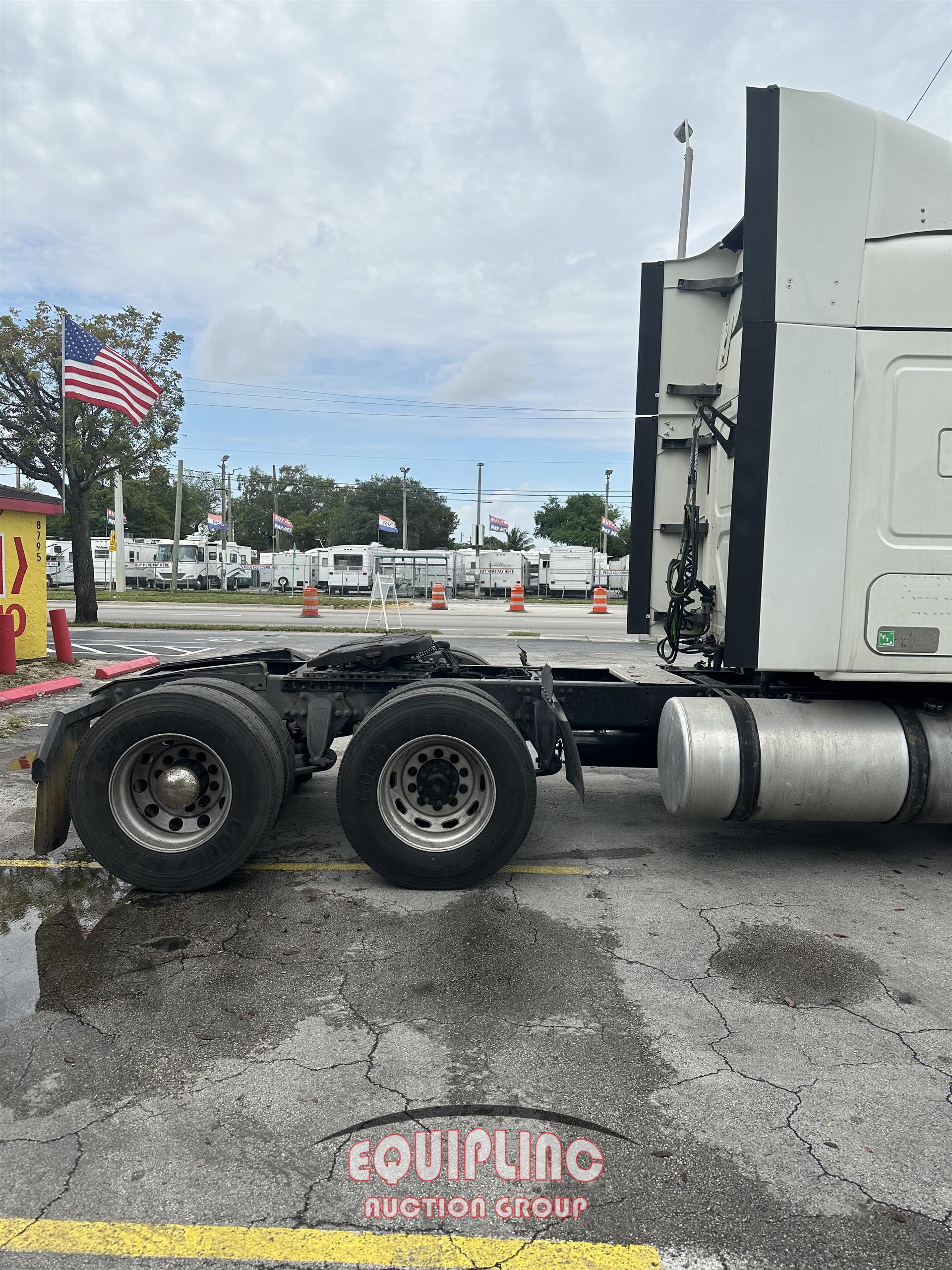 2018 FREIGHTLINER CASCADIA TANDEM AXLE SLEEPER