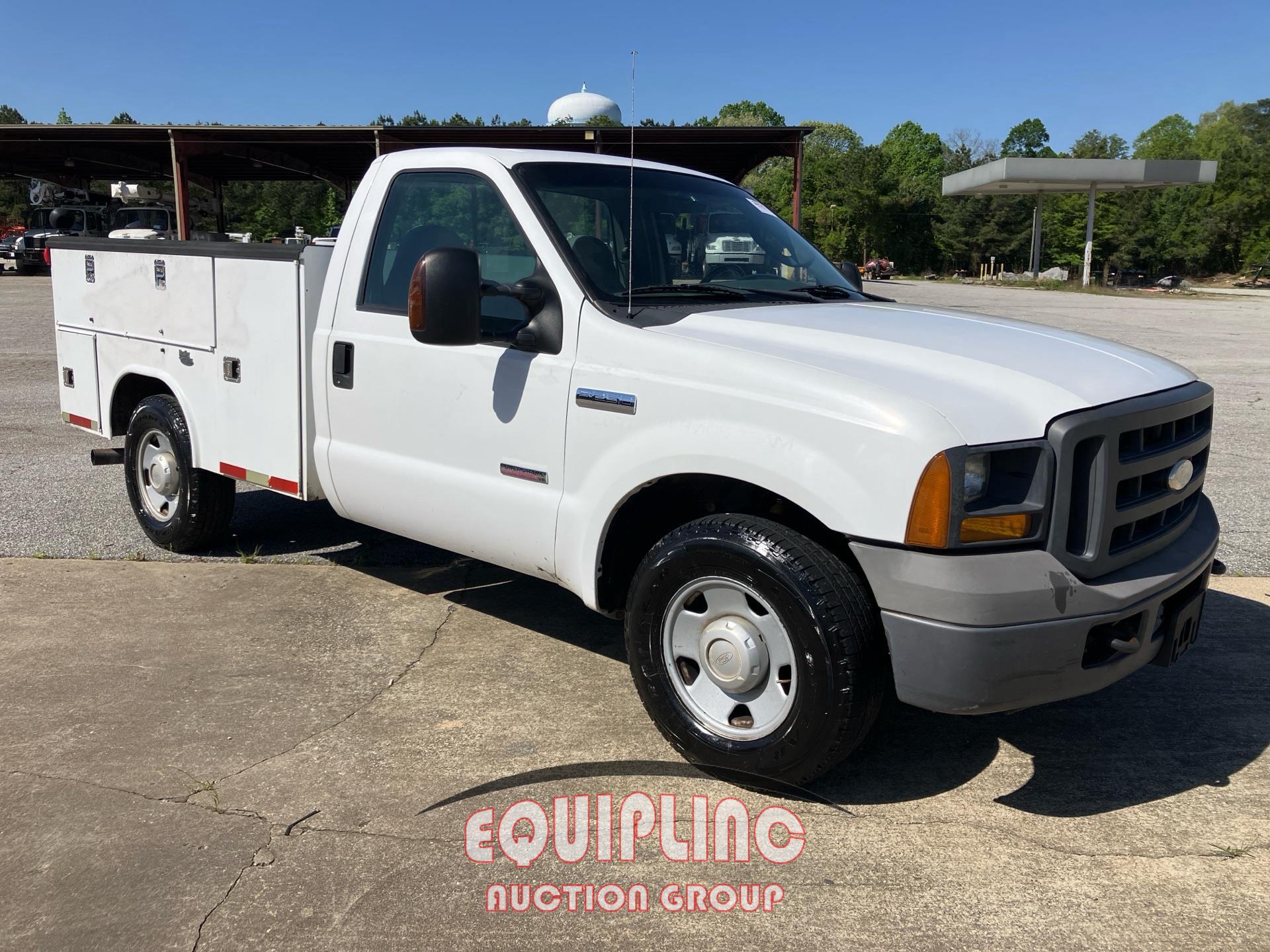 2005 FORD F-250 UTILITY BODY WITH TOMMY GATE