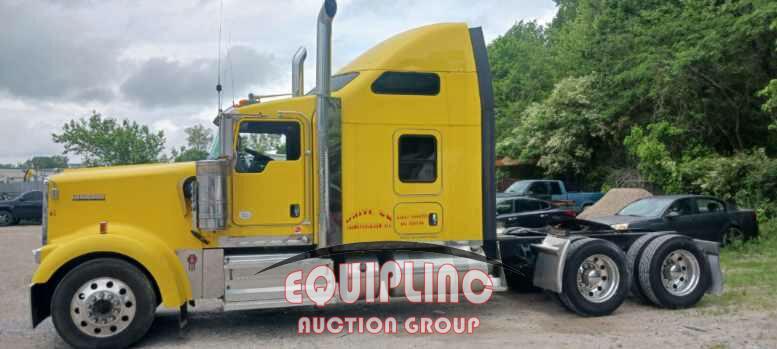 2019 KENWORTH W900L TANDEM AXLE SLEEPER