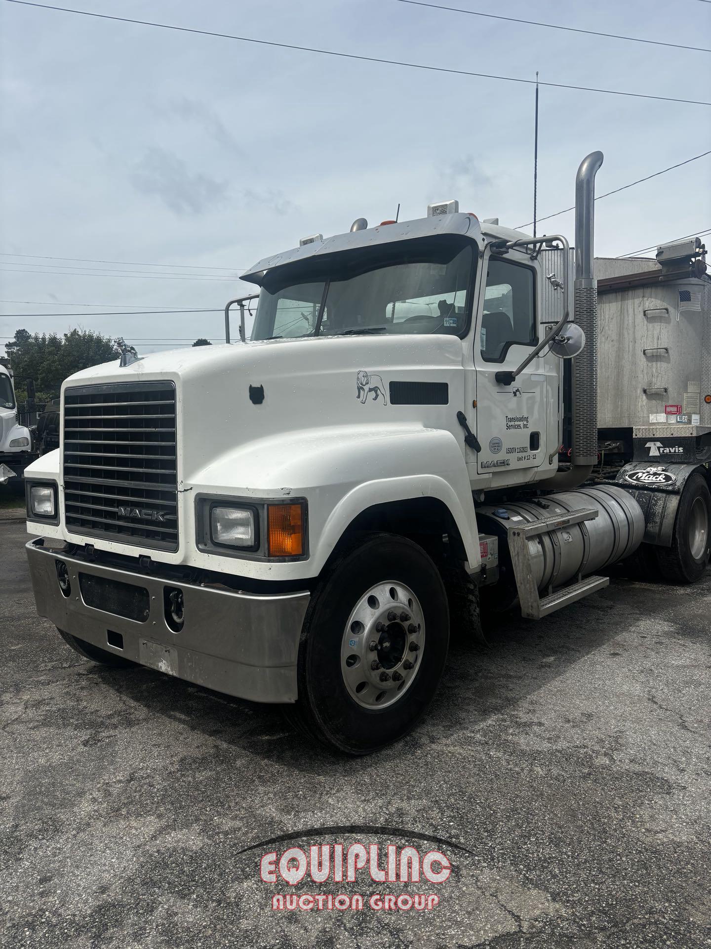 2013 MACK CHU613 6X4 TANDEM AXLE DAY CAB