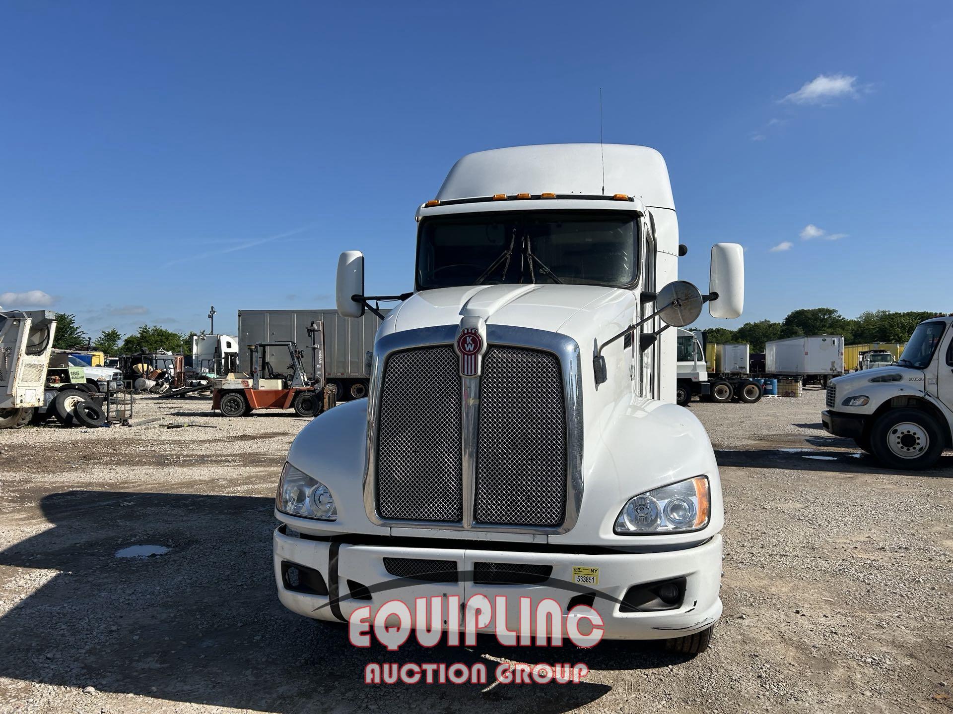 2014 KENWORTH T660 TANDEM AXLE SLEEPER TRUCK