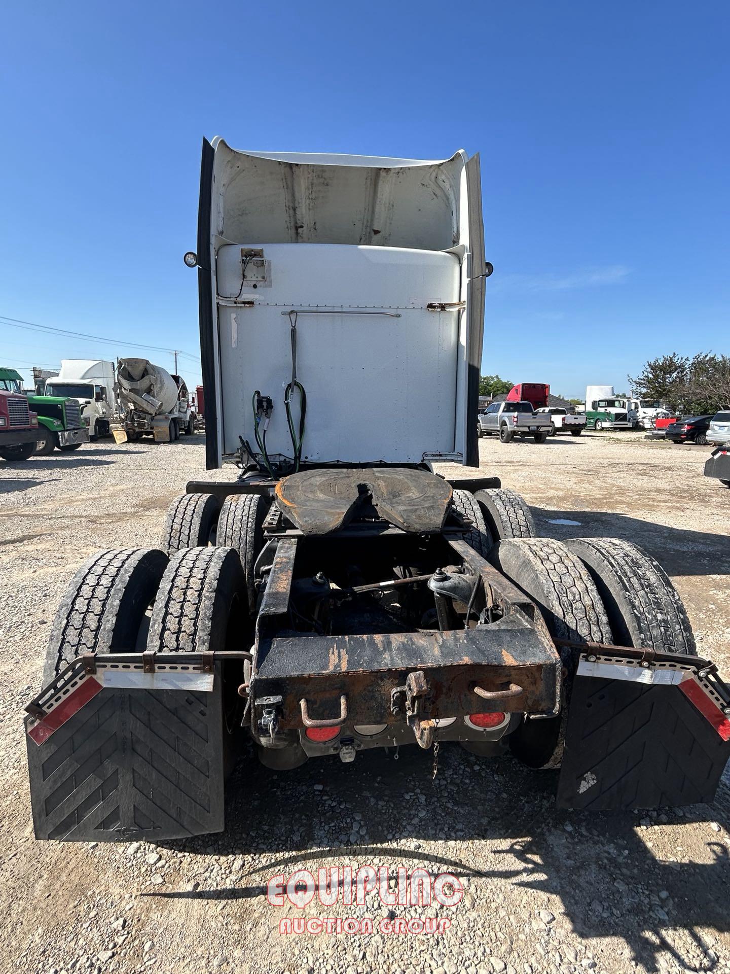 2014 KENWORTH T660 TANDEM AXLE SLEEPER TRUCK