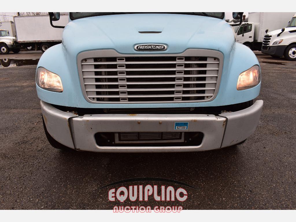 2012 FREIGHTLINER M2 22FT REEFER BOX