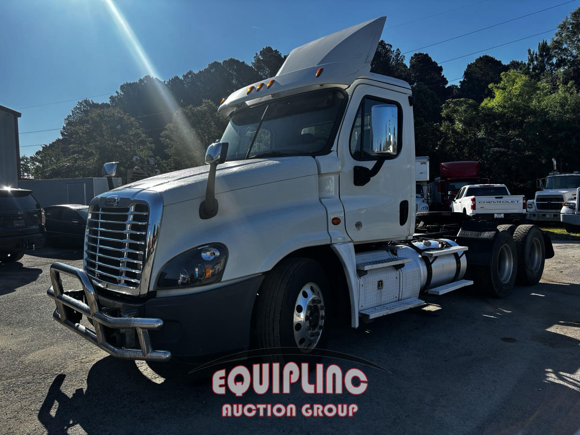 2019 FREIGHTLINER CASCADIA 125 TANDEM AXLE DAY CAB