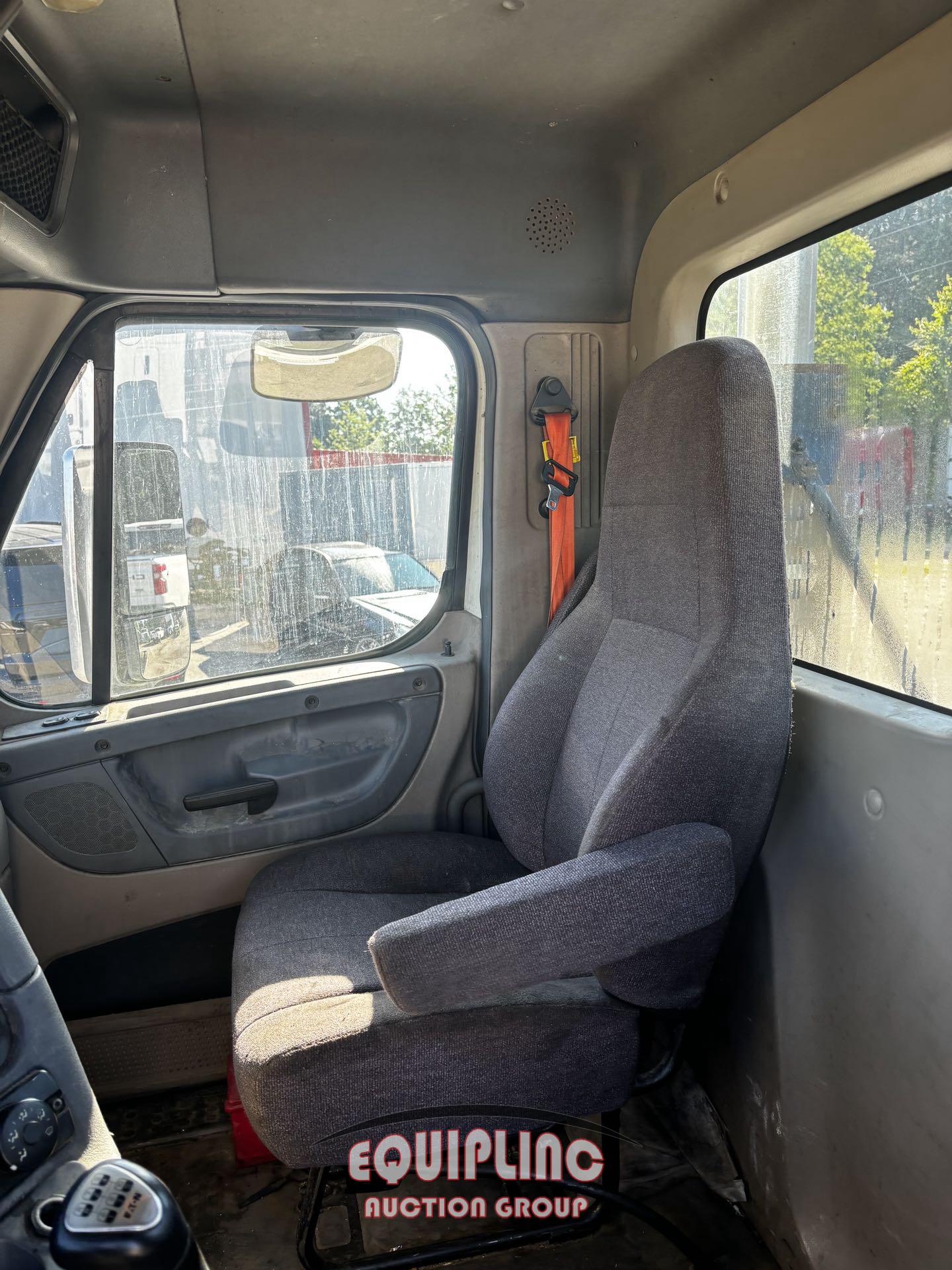 2019 FREIGHTLINER CASCADIA 125 TANDEM AXLE DAY CAB