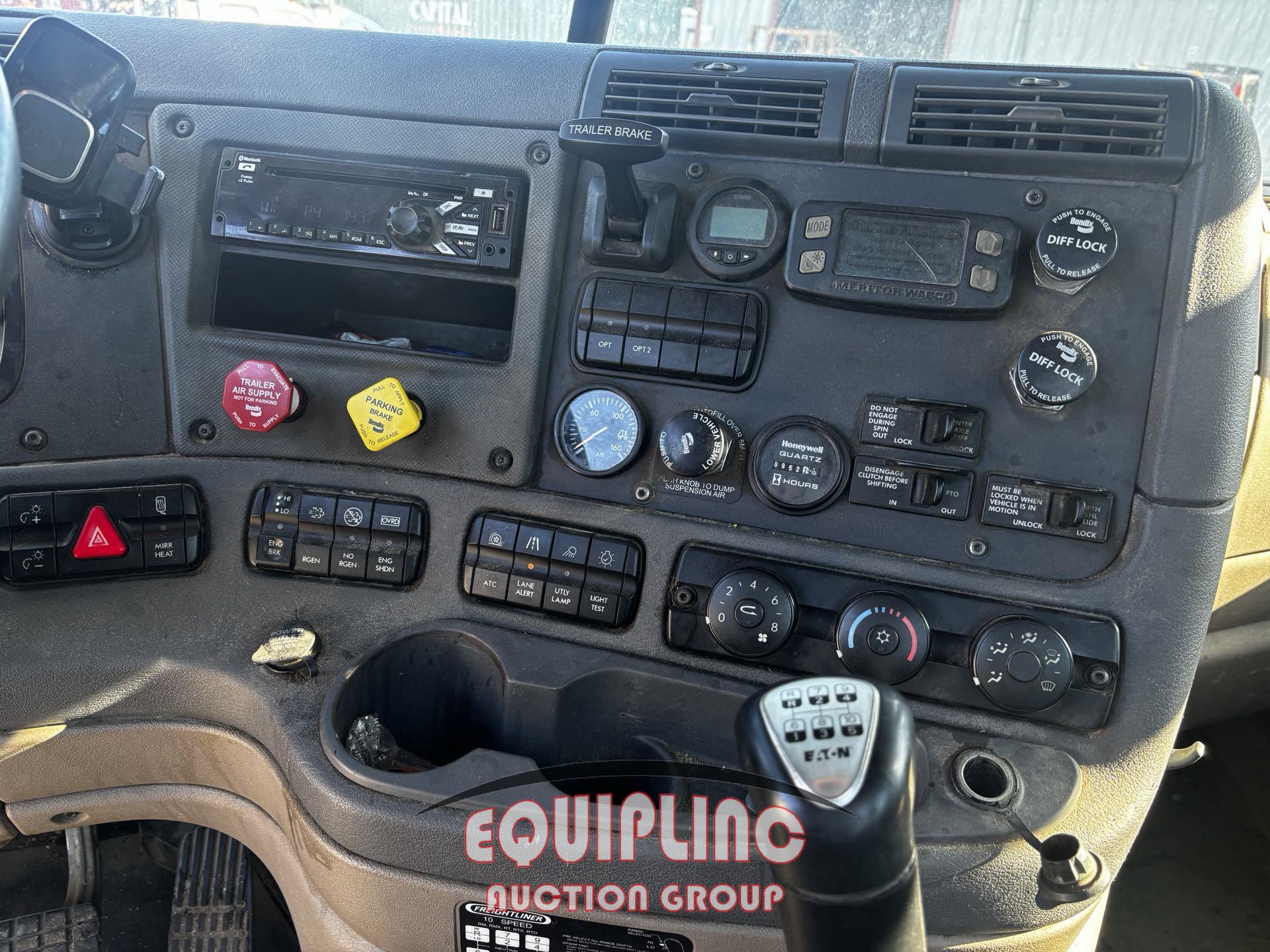 2019 FREIGHTLINER CASCADIA 125 TANDEM AXLE DAY CAB