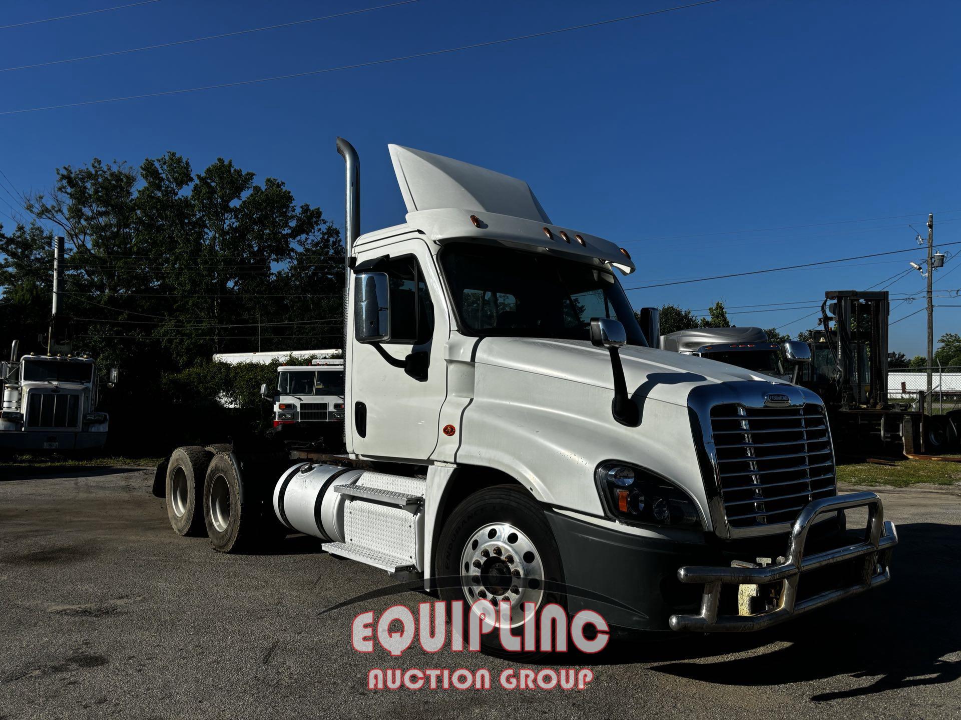 2019 FREIGHTLINER CASCADIA 125 TANDEM AXLE DAY CAB