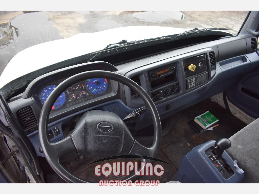 2006 HINO 308 24 FT CDL REQUIRED REEFER BOX